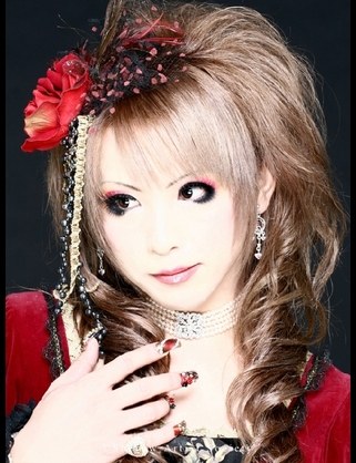 Versailles Hizaki すっぴん Meuric Gruffudd